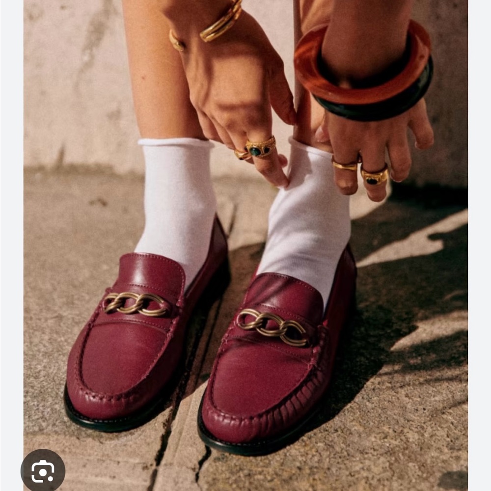 Sézane Vicky Leather Loafer in Smooth Red with Gold Chain